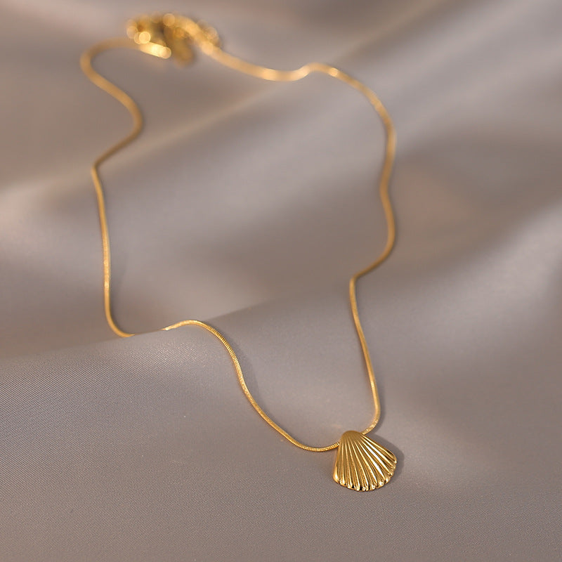 Golden Shell Light Luxury Niche Necklace That Doesn't Fade